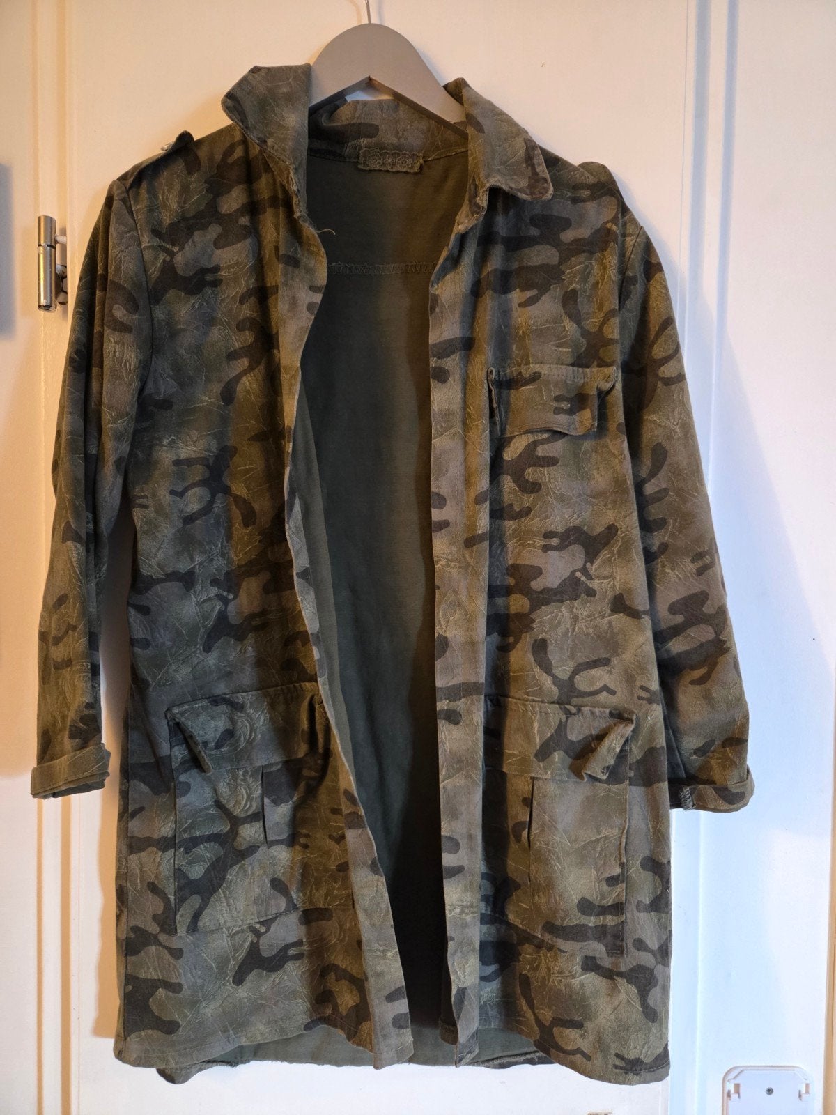 Leuke blouse/jasje met legerprint - One size (M/L), Ophalen of Verzenden, Gedragen, Maat 38/40 (M), Groen