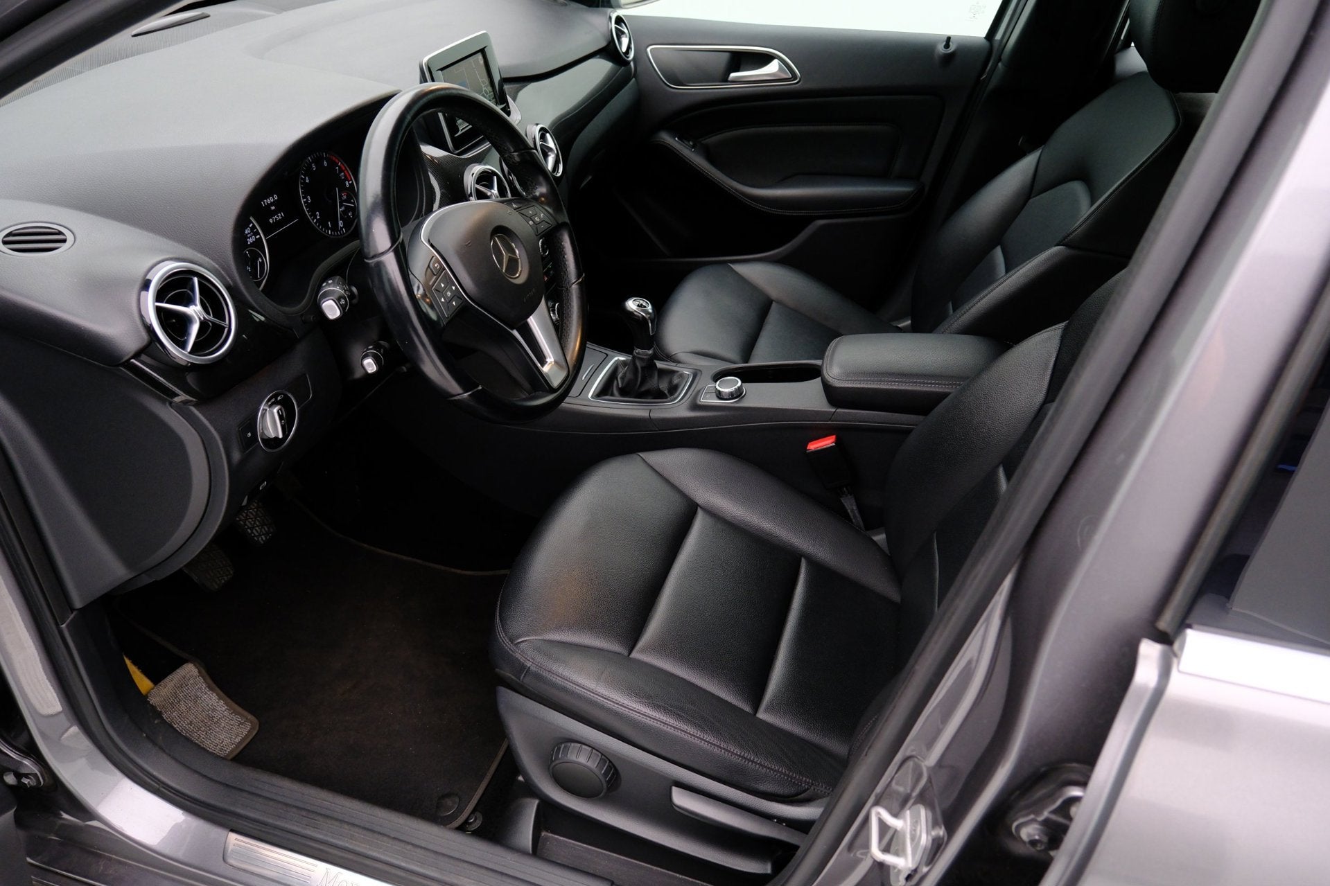 Foto 3 van Mercedes-Benz B-klasse 180 Ambition Xenon|Navi|Leder|LMV