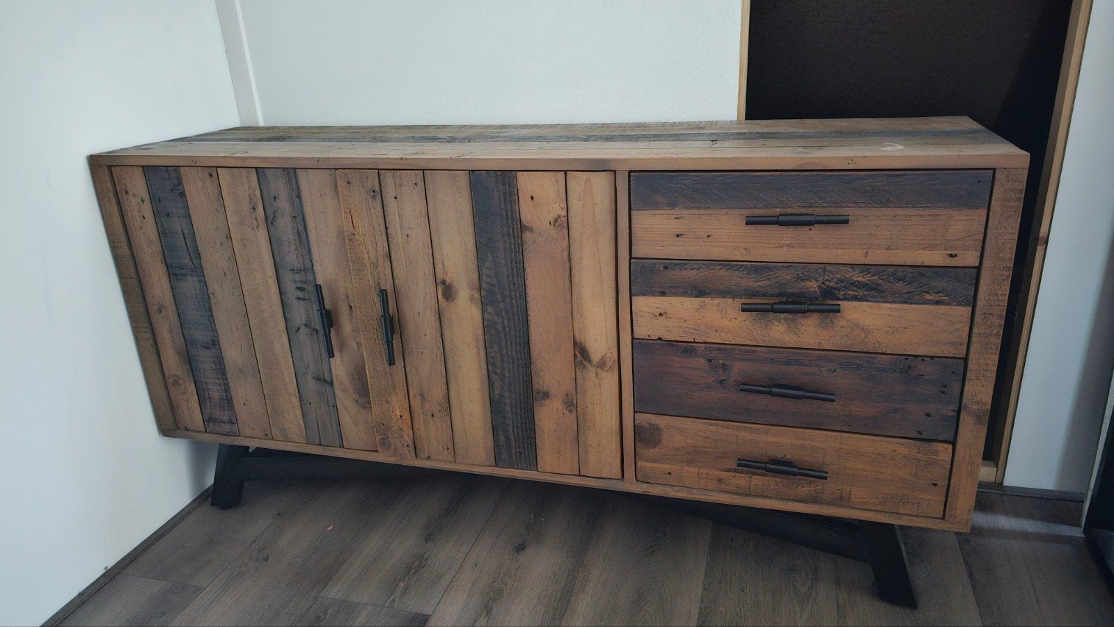Dressoir/tv-meubel van hout, Ophalen, Gebruikt, Industrieel, Robuust, Gerecycled, 150 tot 200 cm