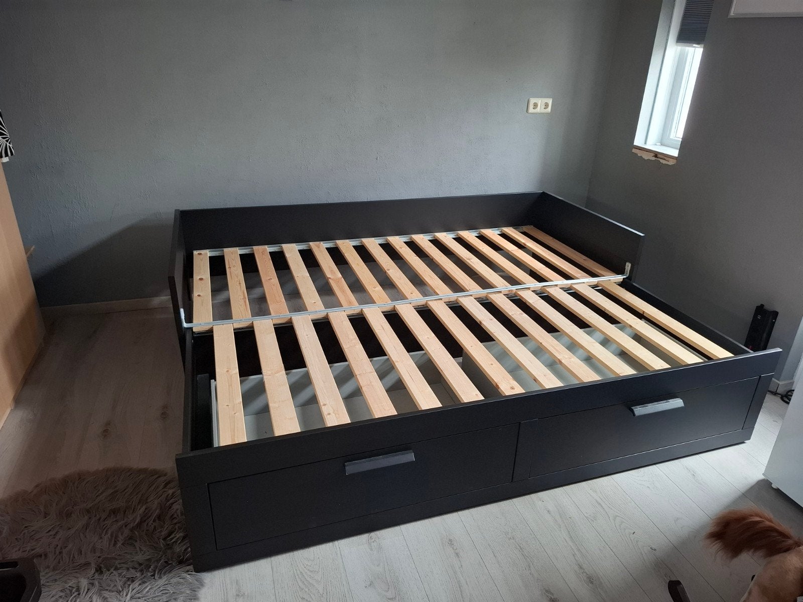 Te koop Ikea bedbank/ uitschuifbed en nachtkastje, Ophalen, 90 cm, Zwart, 200 cm