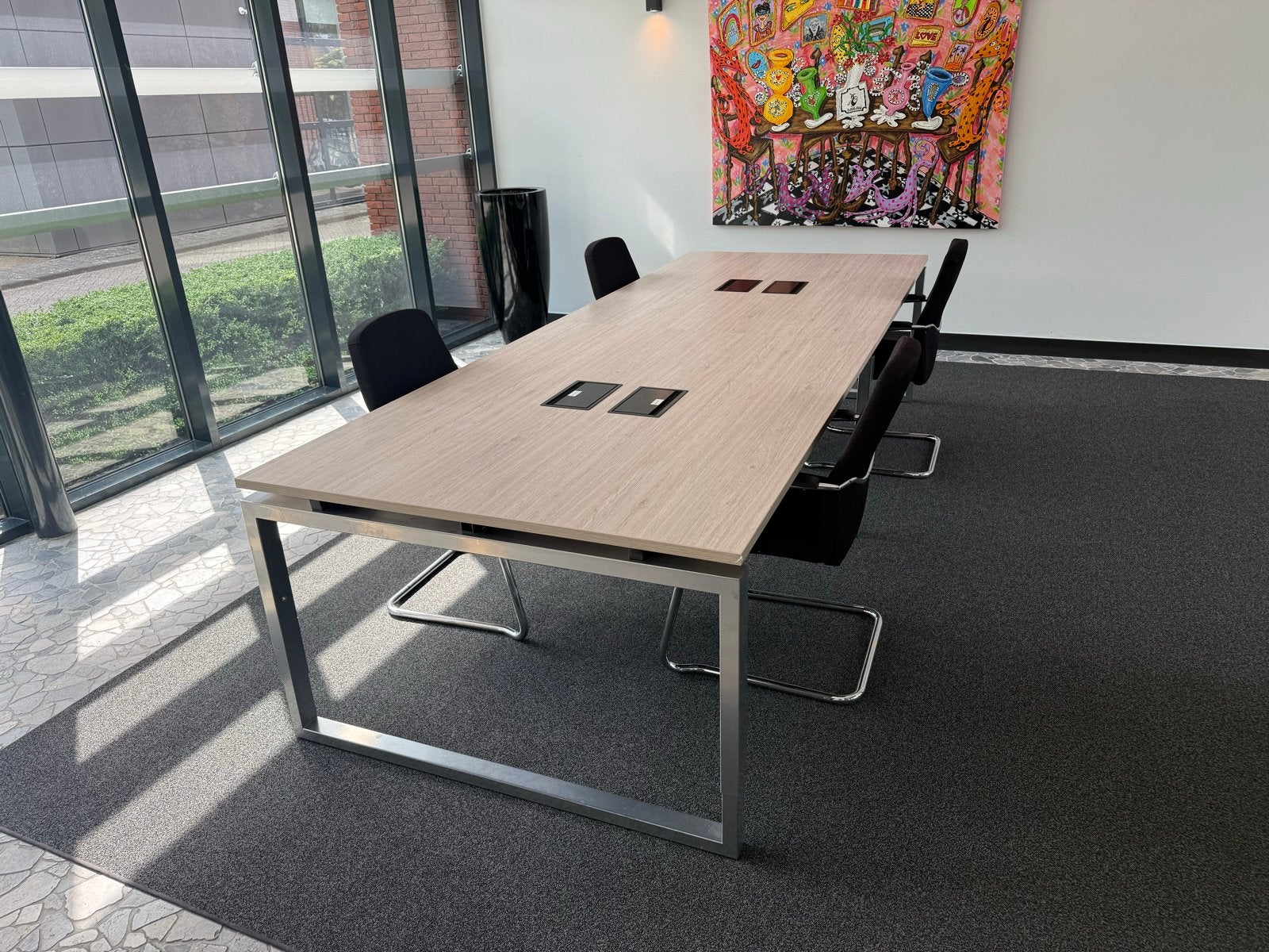 Moderne vergadertafel met geïntegreerde stroompunten, Vergader- of Presentatieruimte, Ophalen, Gebruikt, Tafel