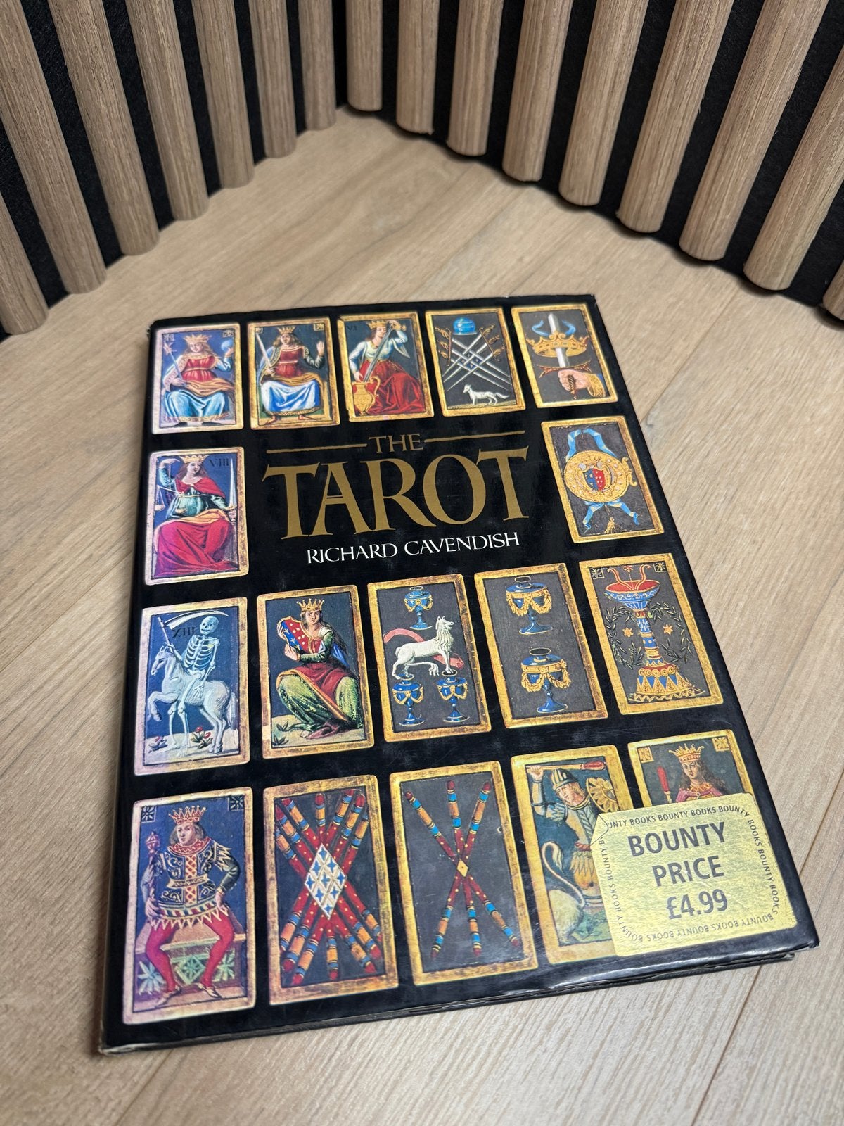 The Tarot - Richard Cavendish (Engels), Boeken, Ophalen of Verzenden, Zo goed als nieuw, Tarot of Kaarten leggen, Achtergrond en Informatie