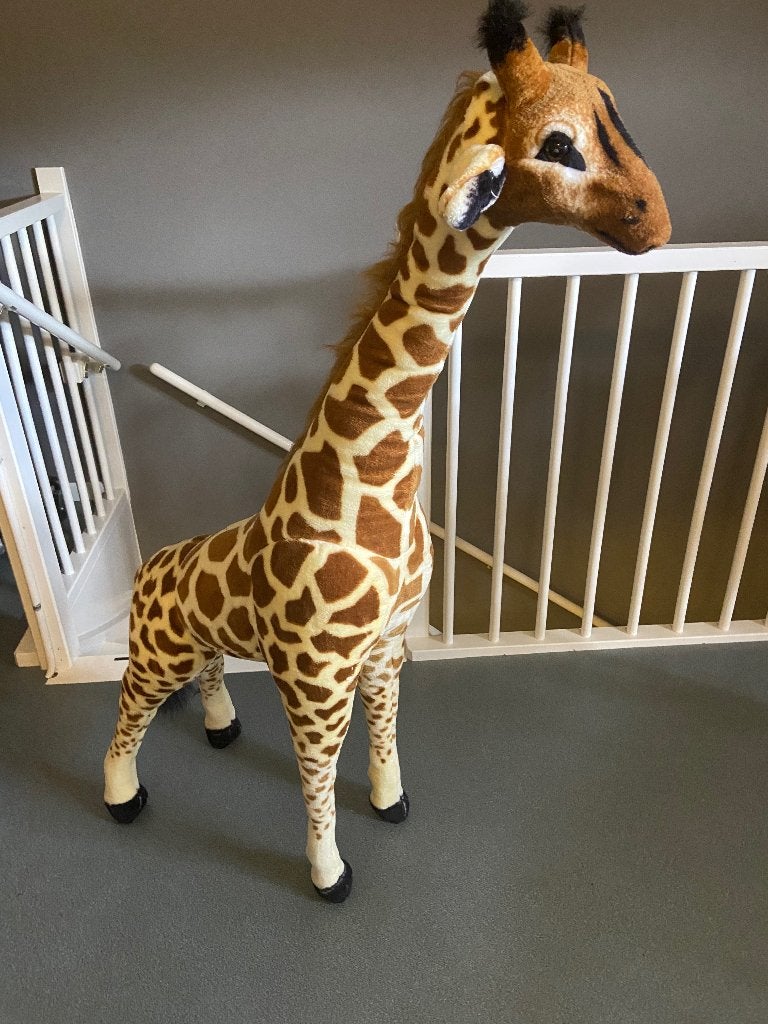 Foto 2 van Melissa & Doug grote levensechte knuffelgiraf – 135 cm