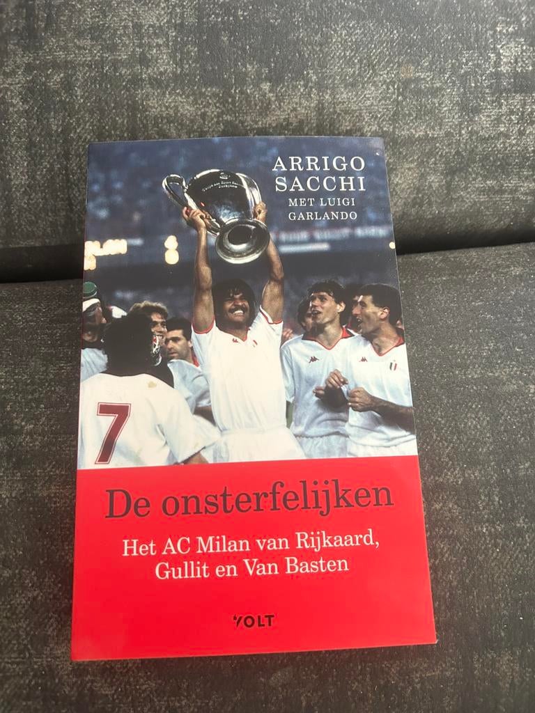 ARRIGO SACCHI   AC MILAN de onsterfelijken, Ophalen of Verzenden, Nieuw, Buitenlandse clubs, Boek of Tijdschrift