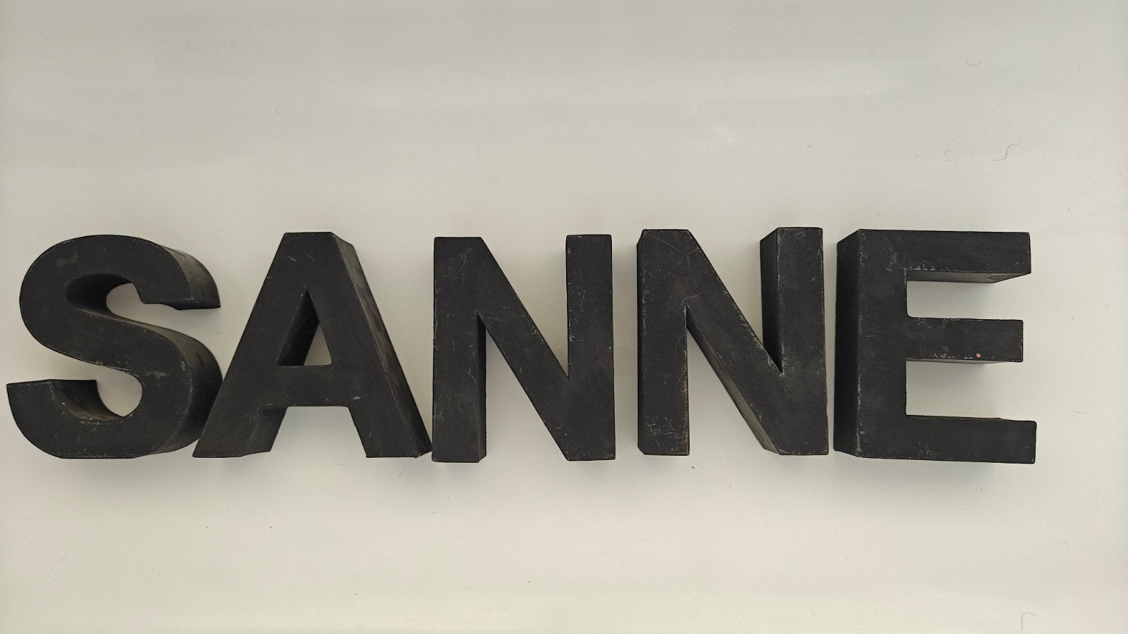 5 zwart gemaakte kartonnen letters, Ophalen of Verzenden, Gebruikt