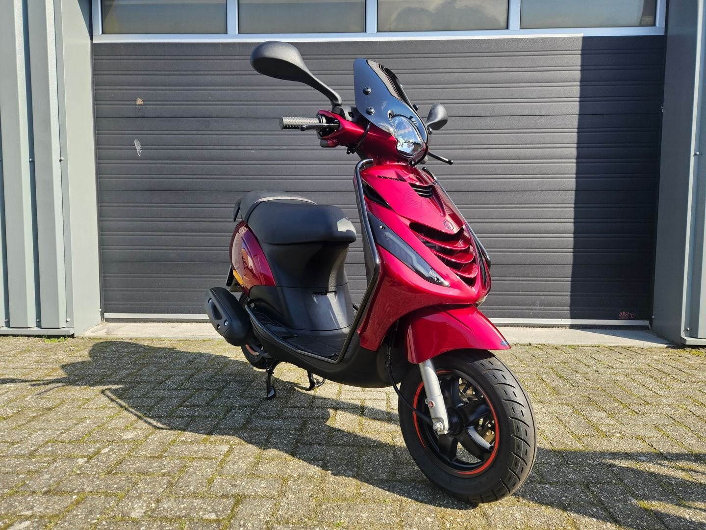 PIAGGIO ZIP 4T E4 BROM BJ 06-2020 CANDY RED 2116KM + OPTIES!, Fietsen en Brommers, Scooters | Piaggio, Zo goed als nieuw, Zip