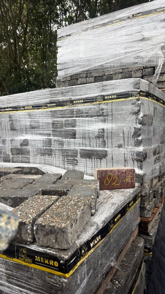 BKK Gebruikt Antraciet 82 m2, Klinkers, Ophalen of Verzenden, Zo goed als nieuw, 10 m² of meer