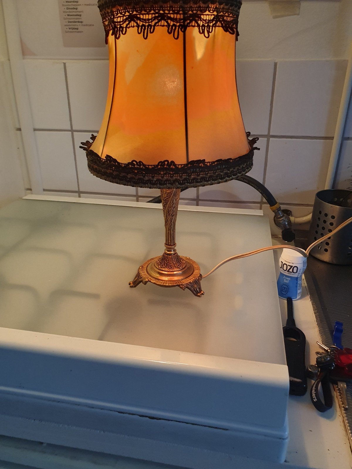 vintage tafel.lamp jaren 50 met messing poot, Ophalen