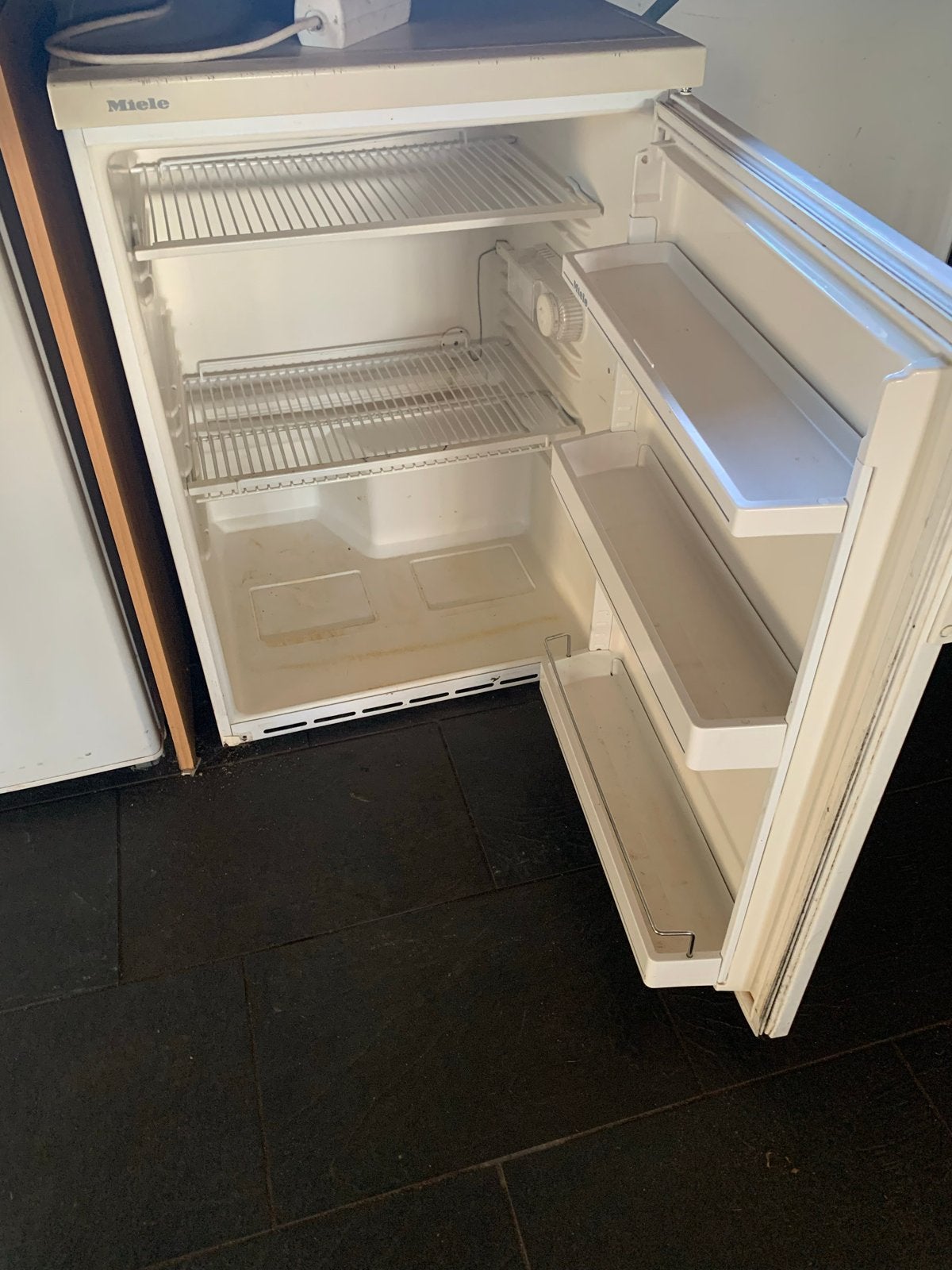 Miele tafelmodel koelkast - oudje, koelt nog prima!, Witgoed en Apparatuur, Koelkasten en IJskasten, 100 tot 150 liter, 45 tot 60 cm