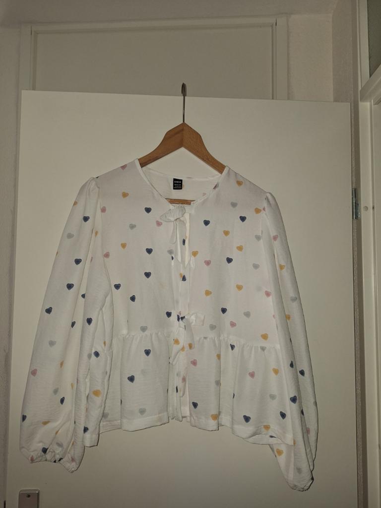 Witte blouse met hartjes maat L, Kleding | Dames, Blouses en Tunieken, Zo goed als nieuw, Maat 42/44 (L), Wit, Ophalen of Verzenden