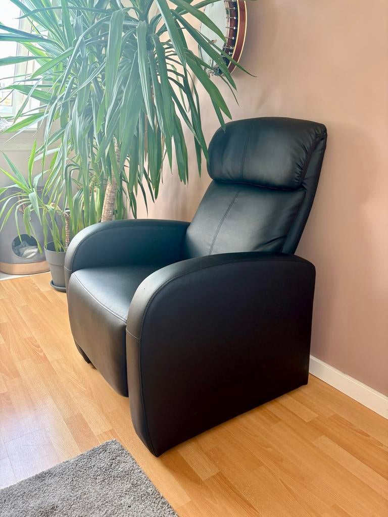 JYSK HADRUP Fauteuil Zwart Kunstleer – Zeer Goede Staat, Ophalen, Zo goed als nieuw, Kunststof