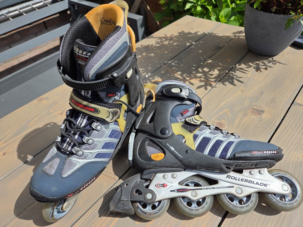 Inline Skates 4 wielen Rollerblade EU43 US10 + beschermers, Sport en Fitness, Skeelers, Heren, Zo goed als nieuw, Inline skates 4 wielen