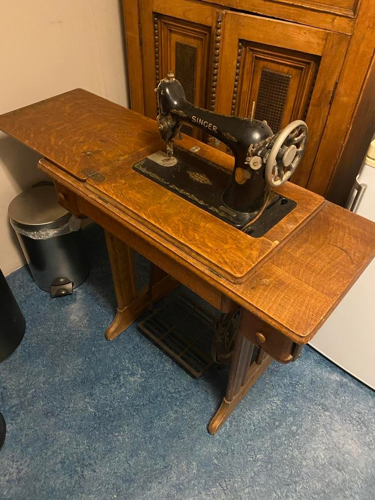 Ouderwetse Singer naaimachine €10-,, Ophalen