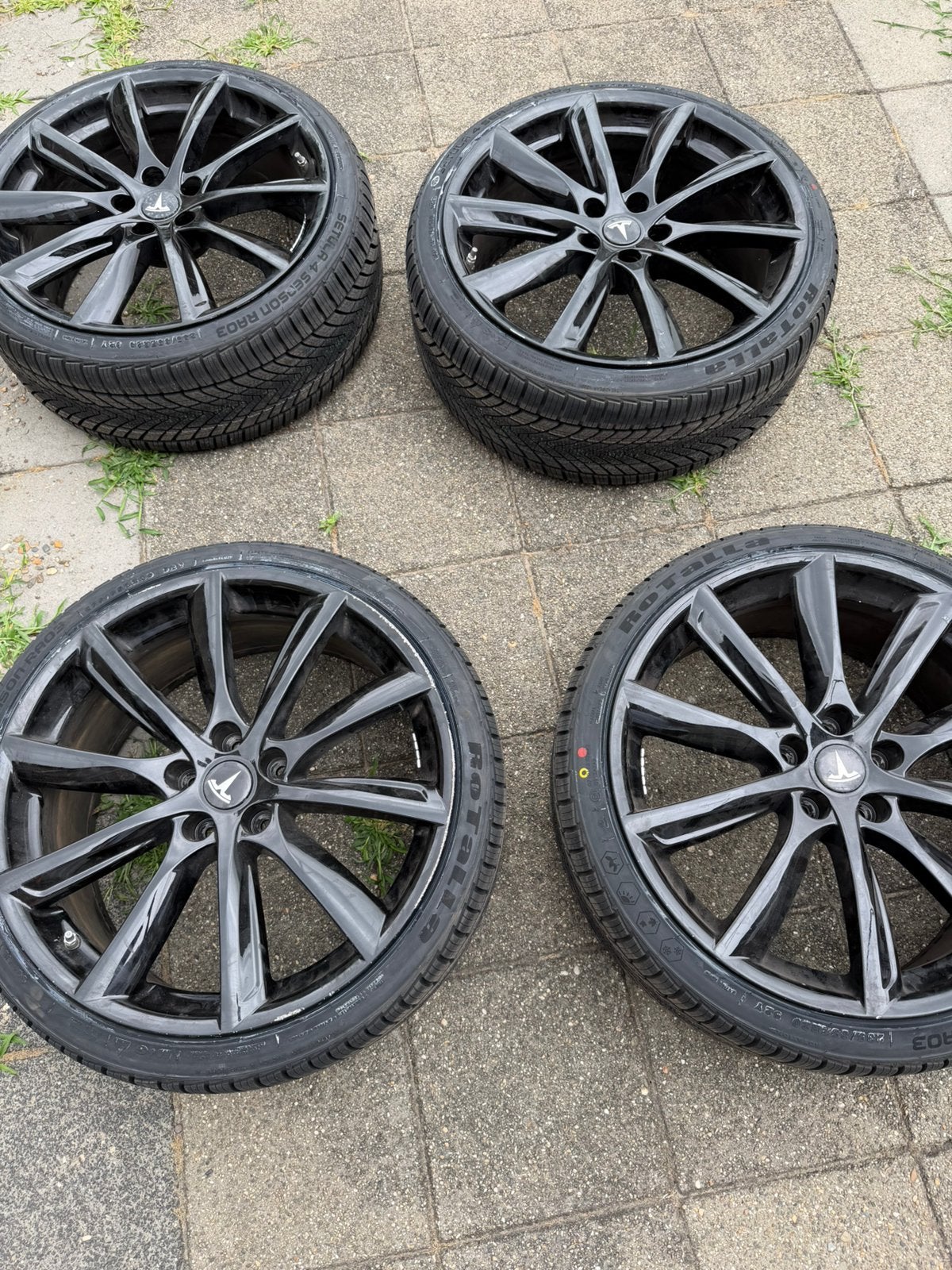 Tesla model 3 zwarte velgen - Nieuwe Banden 0km gereden, Ophalen, Nieuw, 235 mm, Band(en)