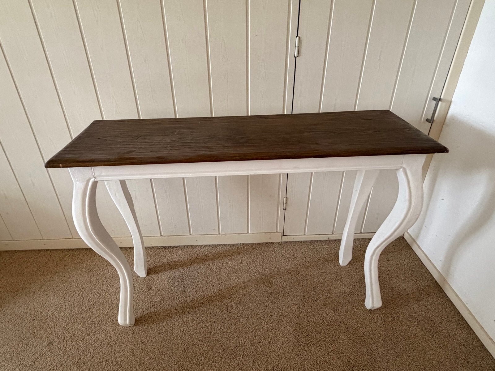Landelijke sidetable met sierlijke poten, Ophalen, Gebruikt, 100 tot 150 cm, Overige houtsoorten