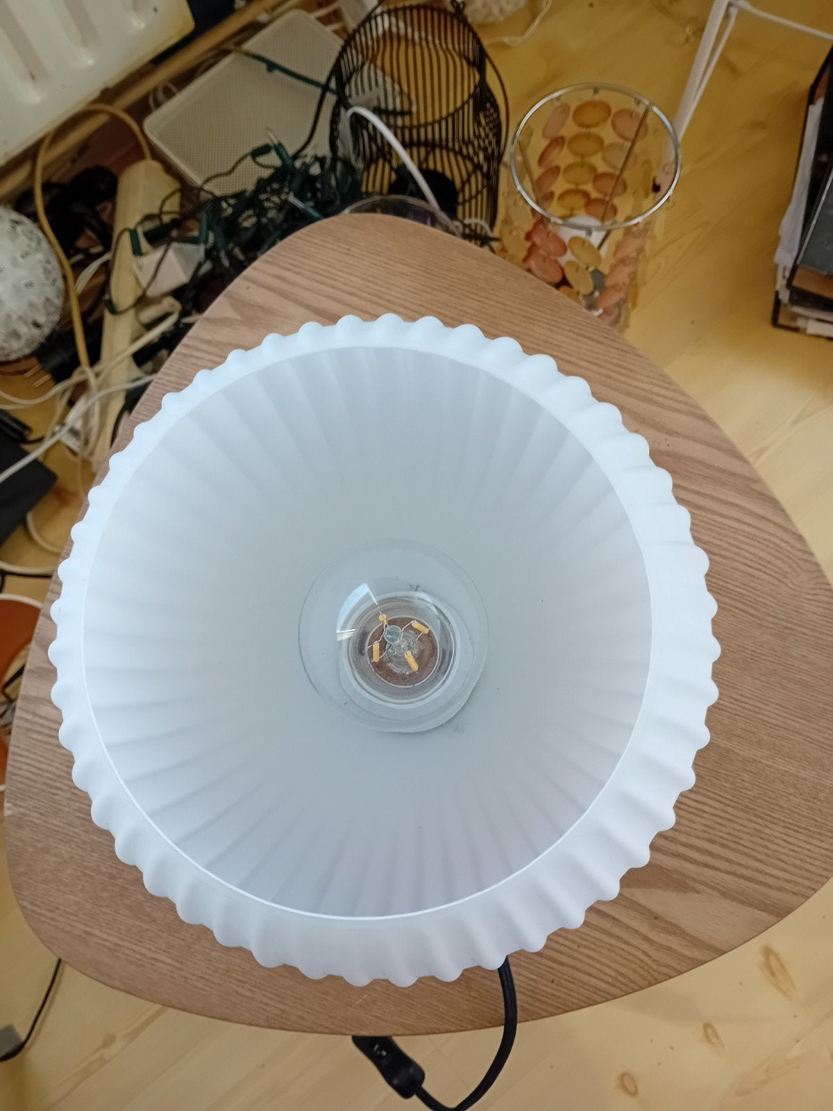 Mooie melkglas lamp op messingkleurige  voet, Ophalen, Zo goed als nieuw, Modern, Minder dan 50 cm