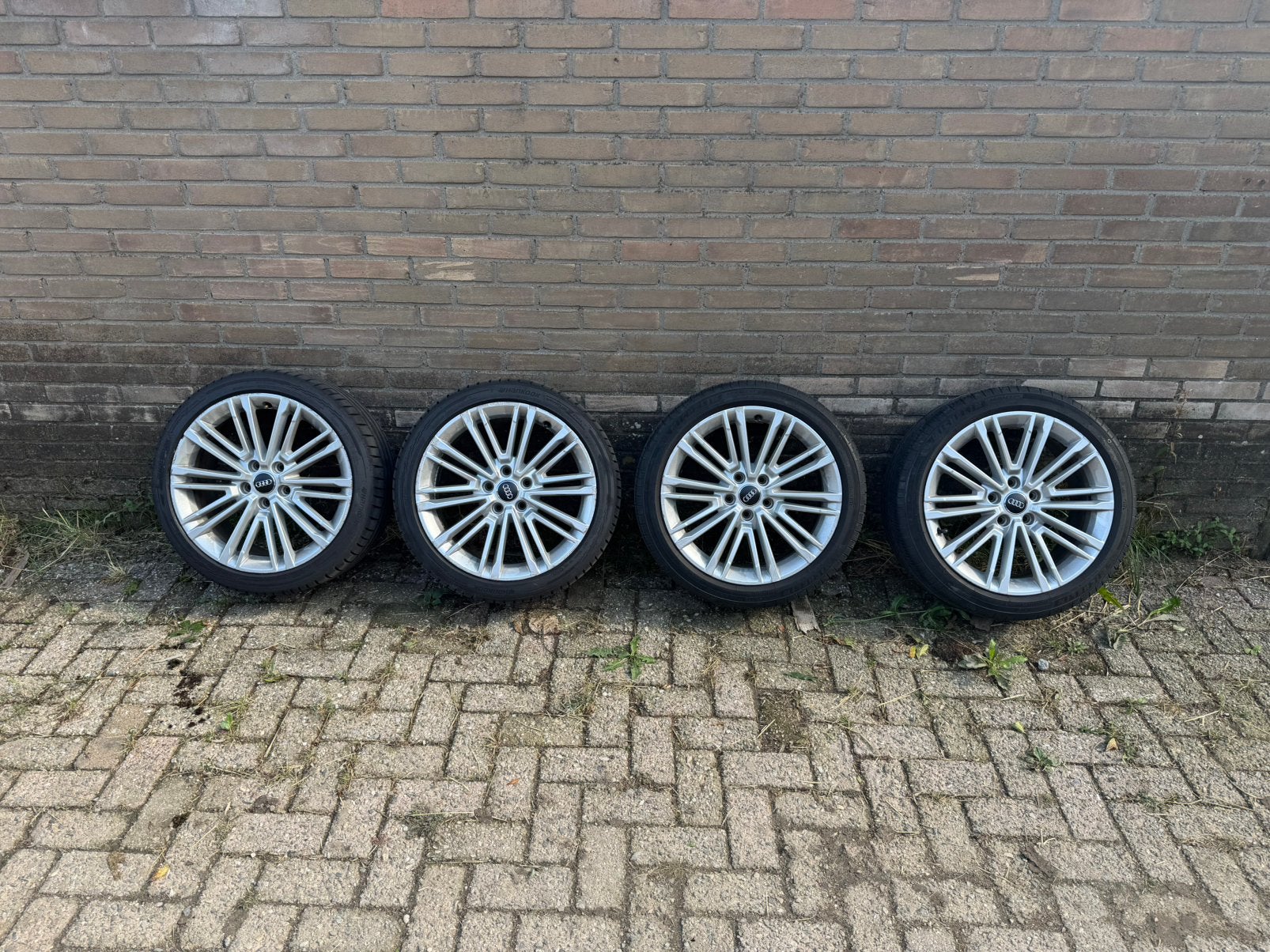 Audi a3 velgen + zomerbanden - met veel schade!!, Ophalen, Velg(en), 17 inch, Zomerbanden