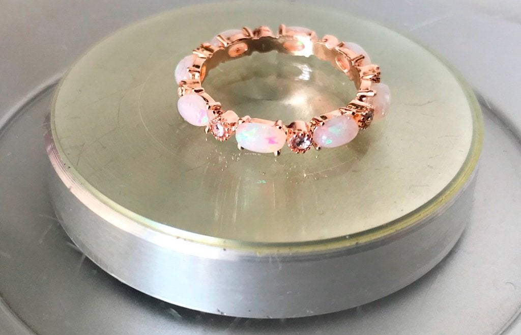 Prachtige ring met ovale faux opaal, Overige materialen, Verzenden, Nieuw, Kleiner dan 17