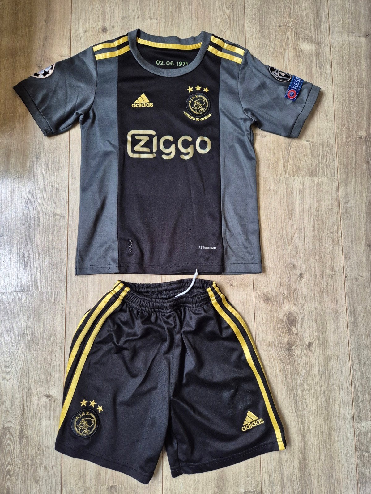 Ajax uit tenue Tadic 10 - Maat 24 (shirt 2x, broekje, sokken, Ophalen of Verzenden, Gebruikt, Adidas, Jongen of Meisje