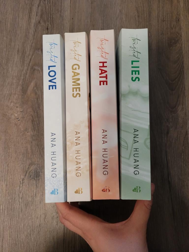 Twisted Love Serie, Ophalen of Verzenden, Zo goed als nieuw, Ana huang, Fictie
