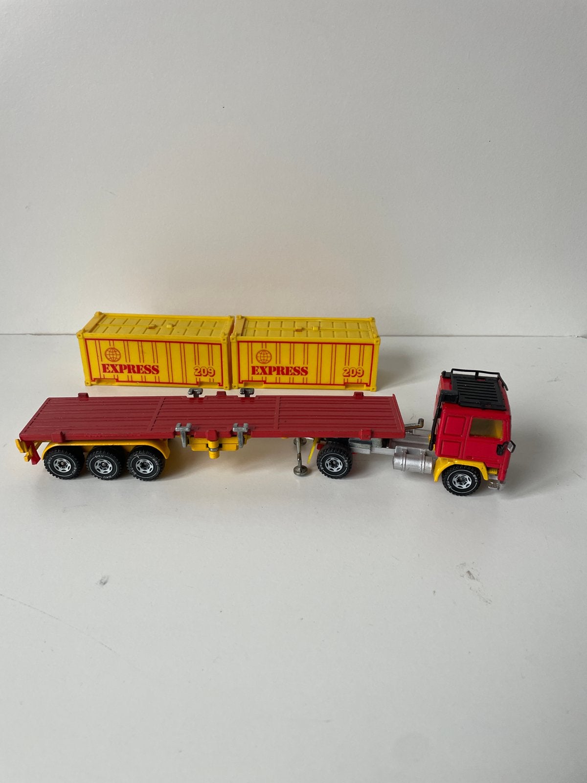 Siku volvo Express Truck met 2 containers, Hobby en Vrije tijd, Ophalen of Verzenden, Gebruikt, Bus of Vrachtwagen, SIKU