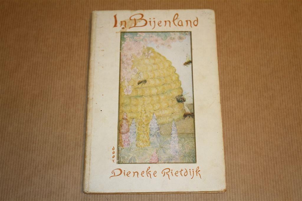 In Bijenland - Dieneke Rietdijk - Ca 1945, Ophalen of Verzenden, Gelezen