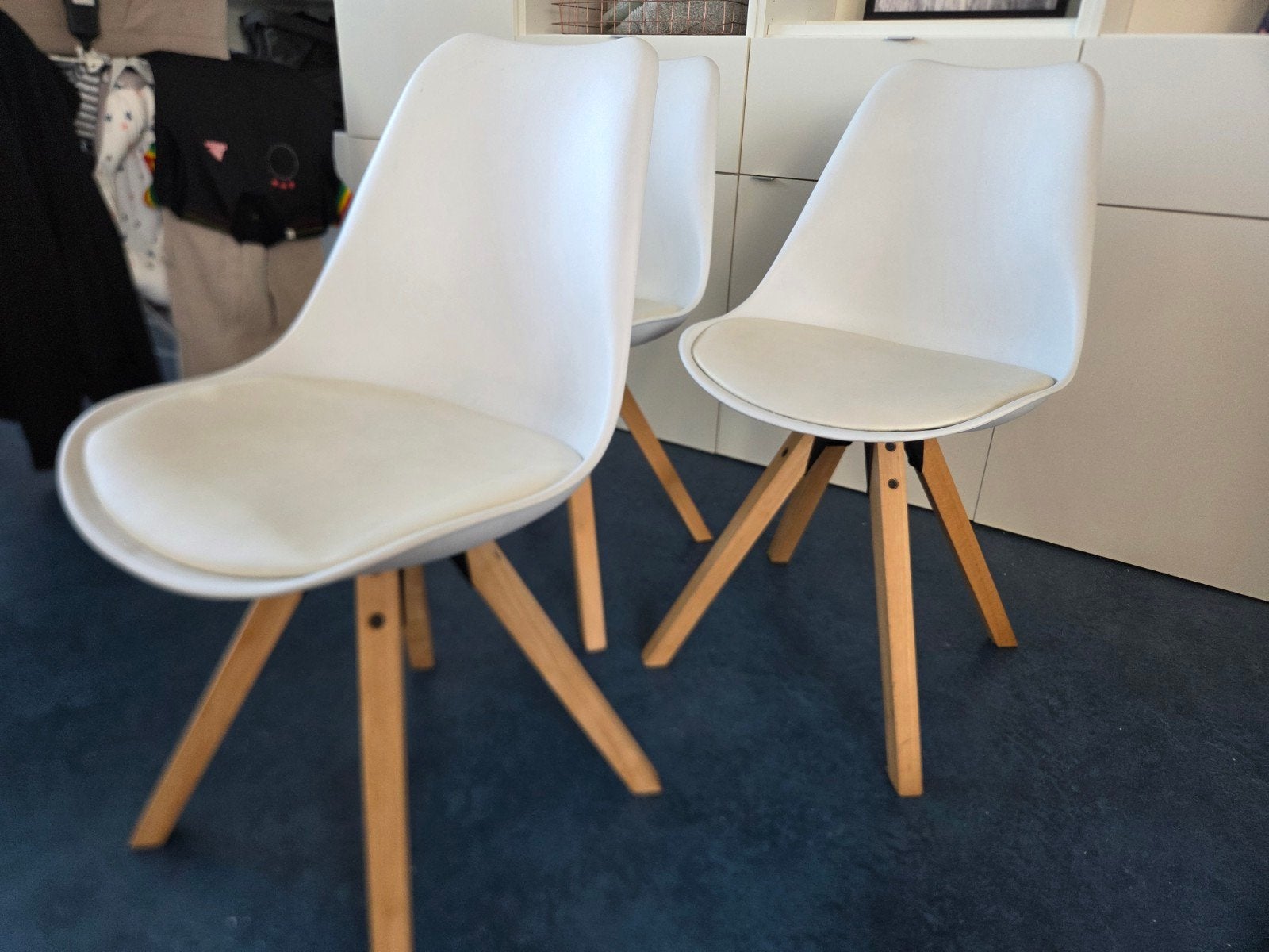 Set van 6 Witte Eetkamerstoelen met Houten Poten, Gebruikt, Modern, Scandinavisch, Wit, Vijf, Zes of meer stoelen