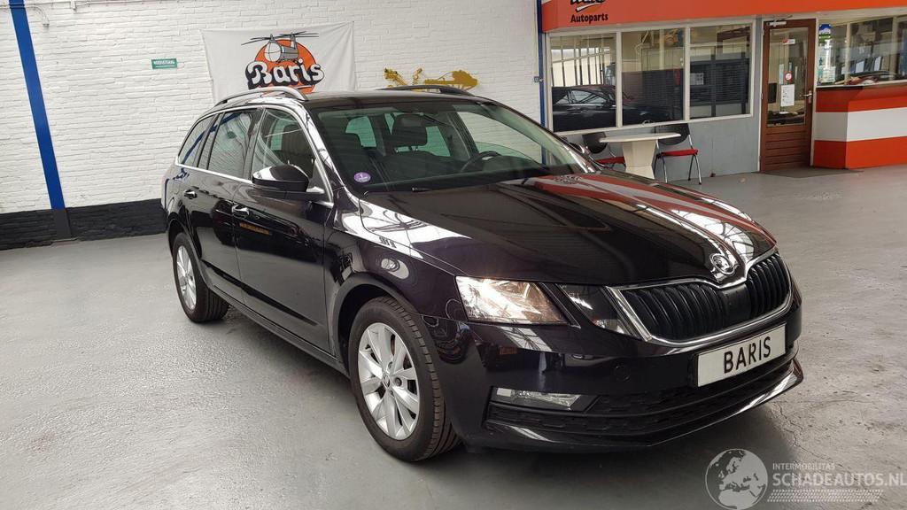 Skoda Octavia 1.0 TSI 12V COMBI 4DRS BENZ 999CC 85KW 116PK, Auto diversen, Zwart, Stationwagon, Handgeschakeld, Skoda