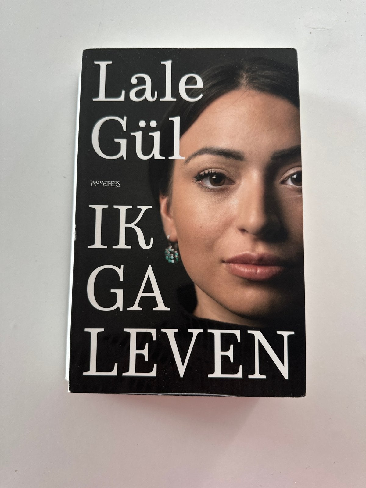 Lale Gül - Ik ga leven (roman), Boeken, Ophalen of Verzenden, Gelezen, Nederland