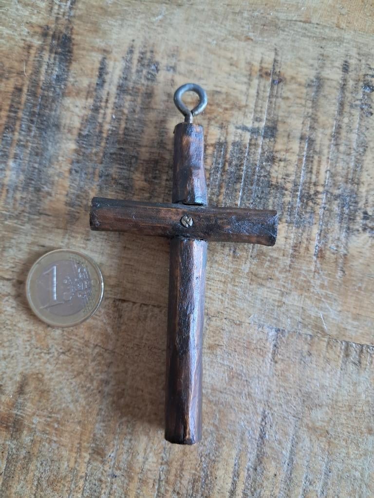 Houten kruisje met metalen oogje, Ophalen of Verzenden