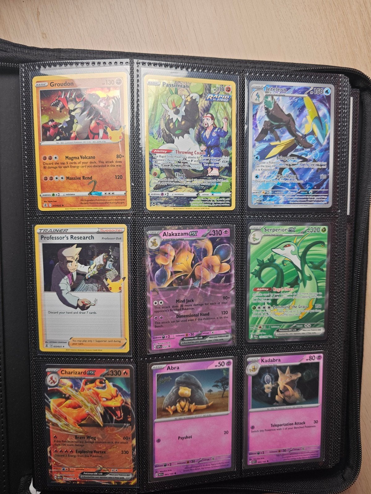 Grote collectie Pokémon kaarten in map, Ophalen of Verzenden, Gebruikt, Meerdere kaarten, Foil