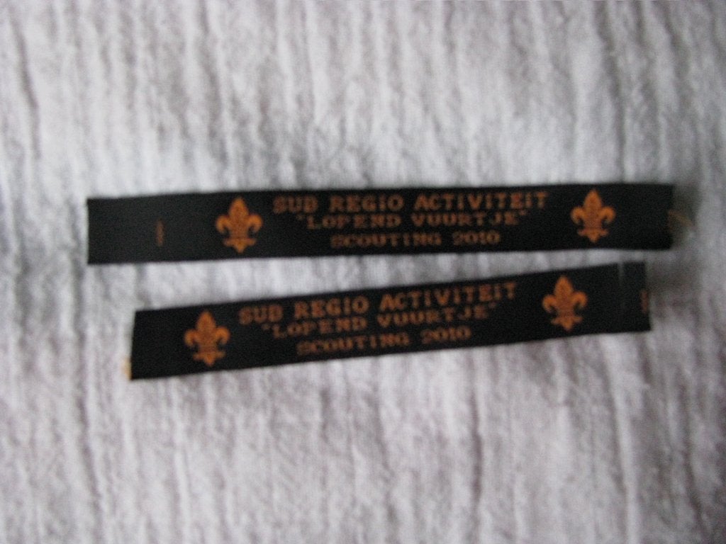 Naambandje lopend vuurtje., Verzamelen, Ophalen of Verzenden, Nieuw, Embleem, Speld of Insigne