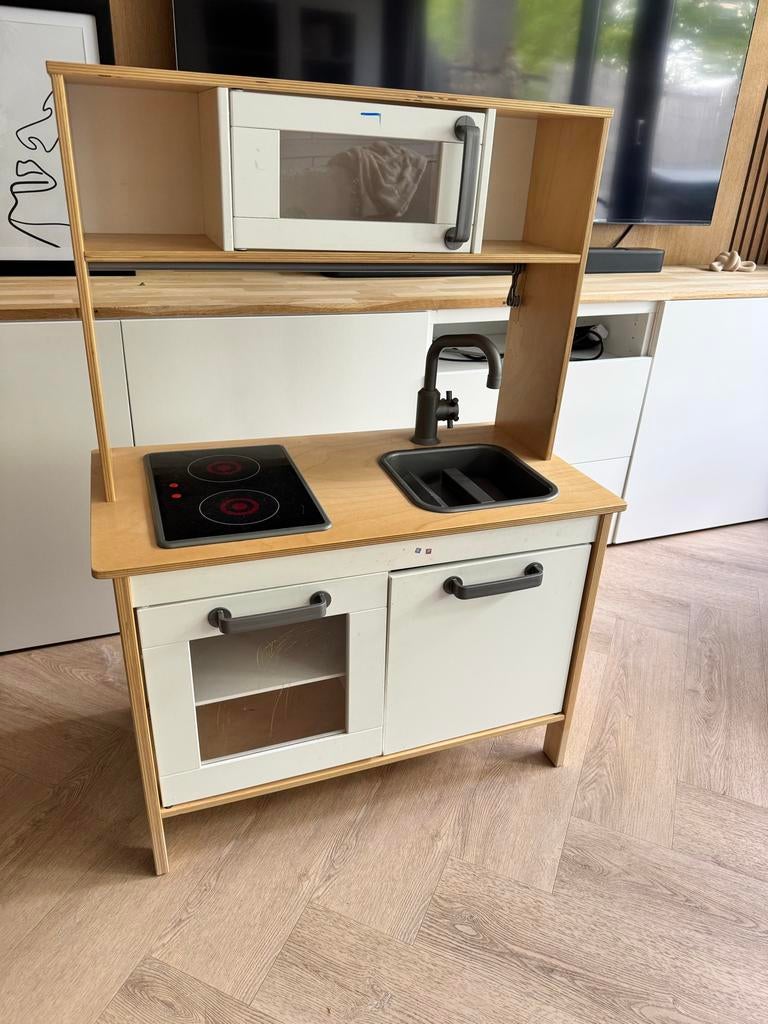Ikea Duktig kinderkeuken met magnetron en kookplaat, Kinderen en Baby's, Speelgoed | Speelkeukens, Ophalen of Verzenden, Gebruikt