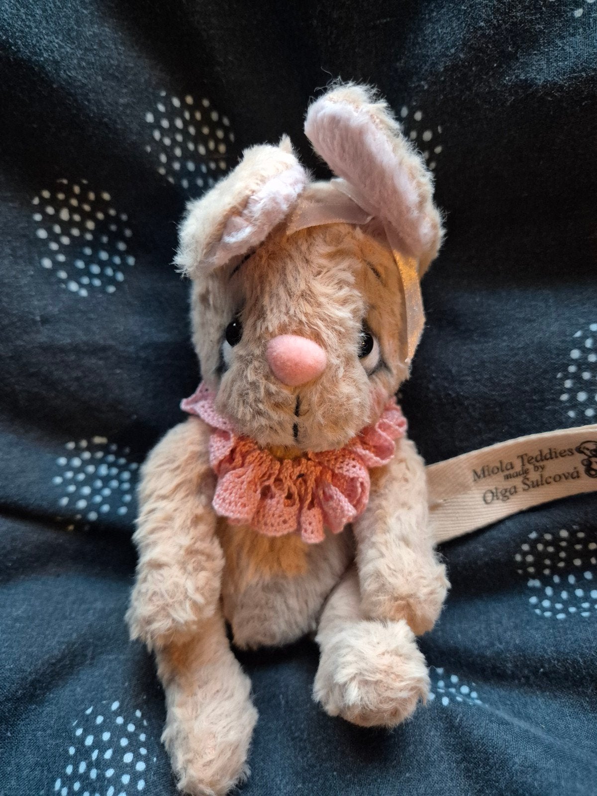 handgemaakt konijn van Miola Teddies., Verzamelen, Ophalen of Verzenden, Zo goed als nieuw, Levensecht of Reborn