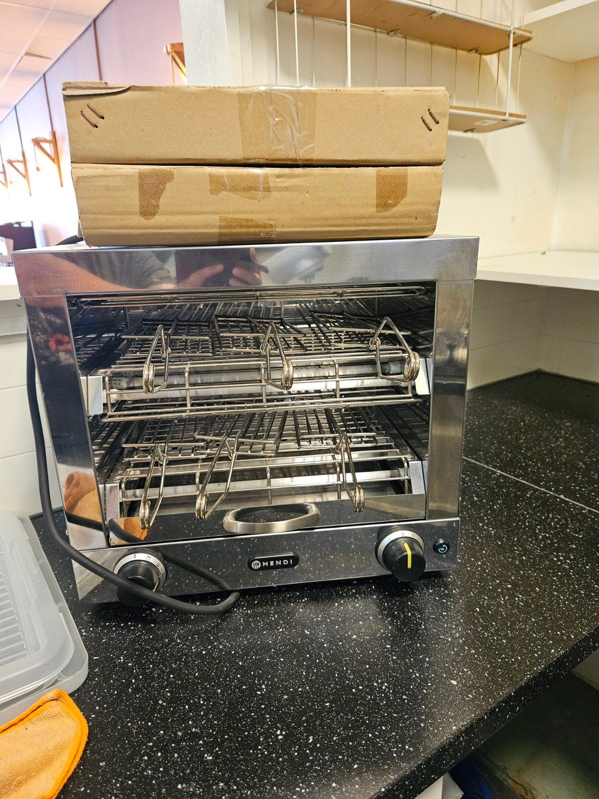 Hendi Toaster RVS - Professionele Broodrooster, Witgoed en Apparatuur, Broodroosters, Ophalen, Zo goed als nieuw, Uitneembare kruimellade