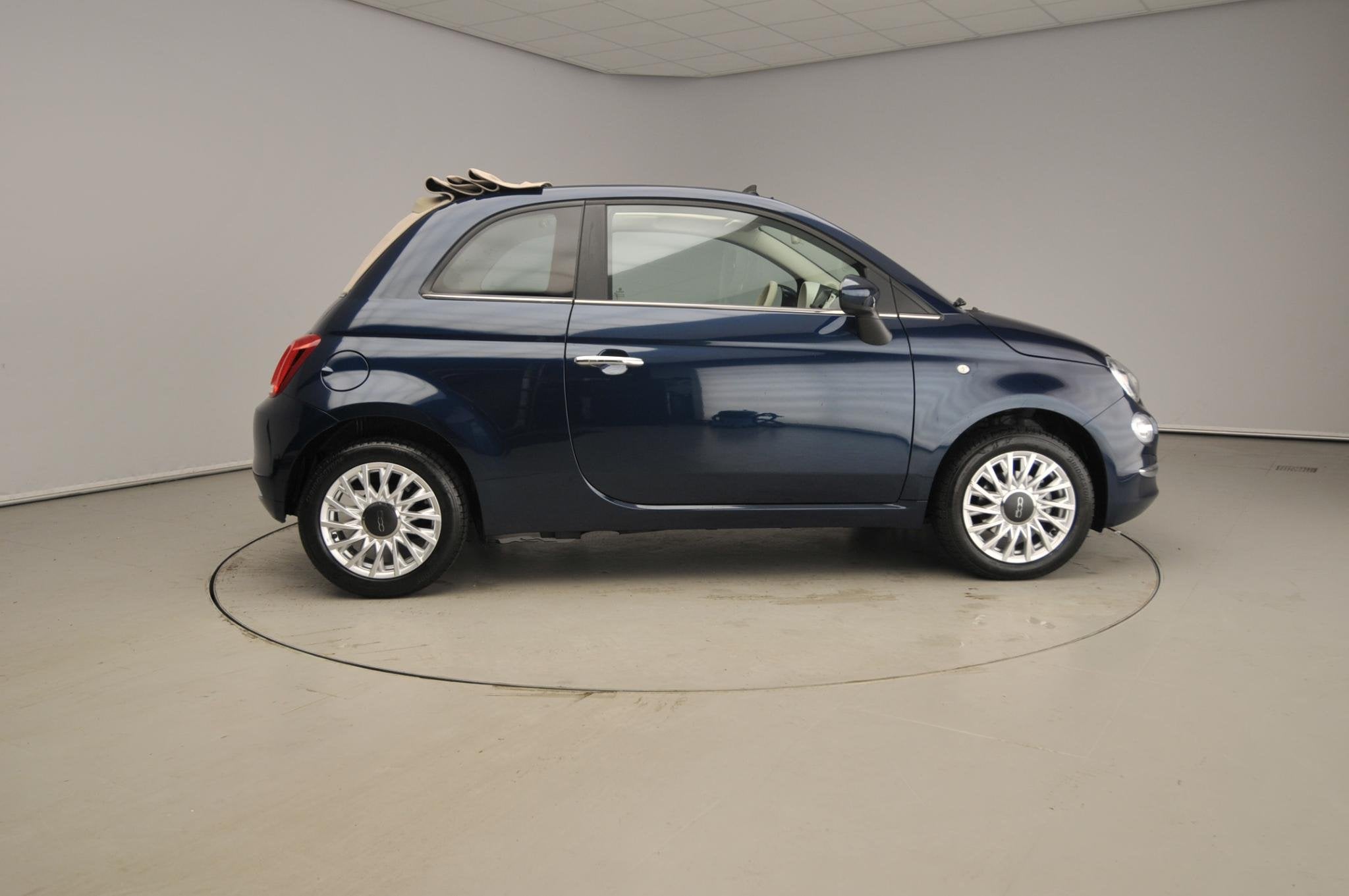 Fiat 500 C 1.0 Hybrid Dolcevita | 12.000 KM | Navi | Parkeer, Stof, Euro 6, Automatische klimaatregeling, Cabriolet