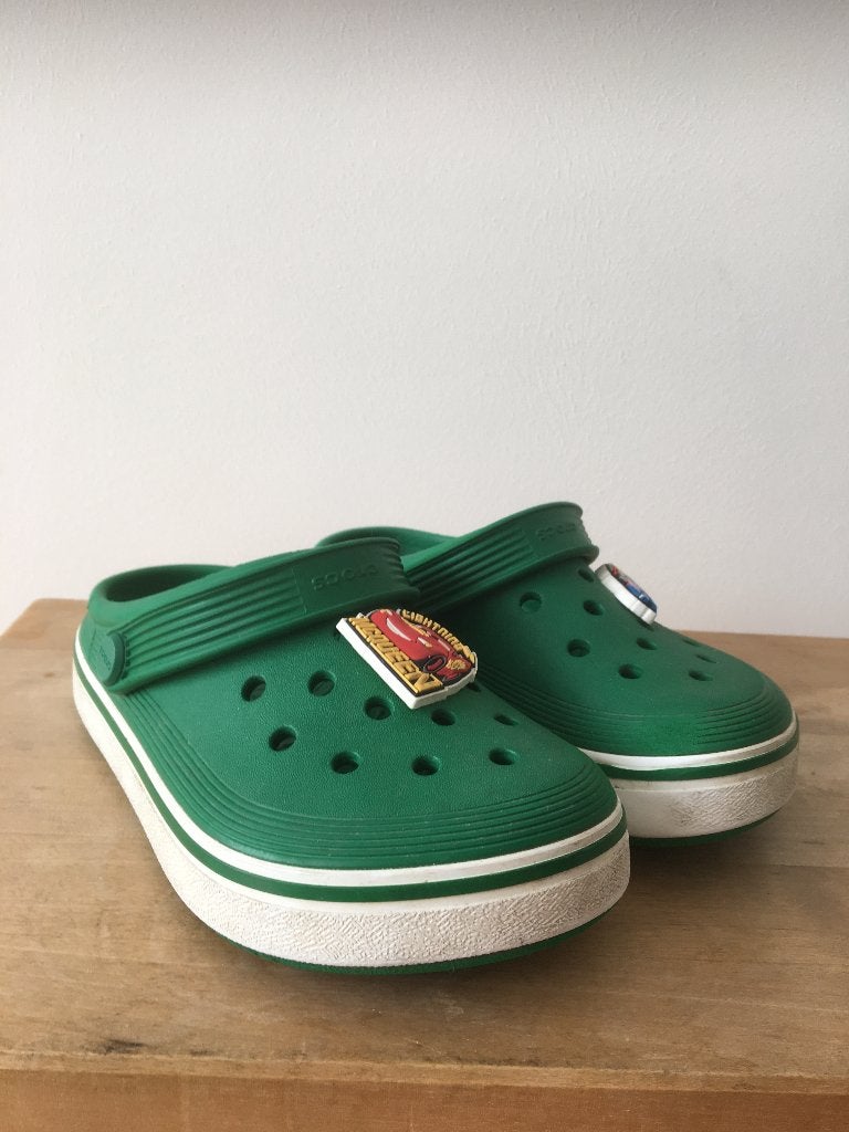 Originele Crocs groen maat 30/31 (C13) | met Cars Jibbitz!, Gebruikt, Crocs, Jongen of Meisje, Schoenen