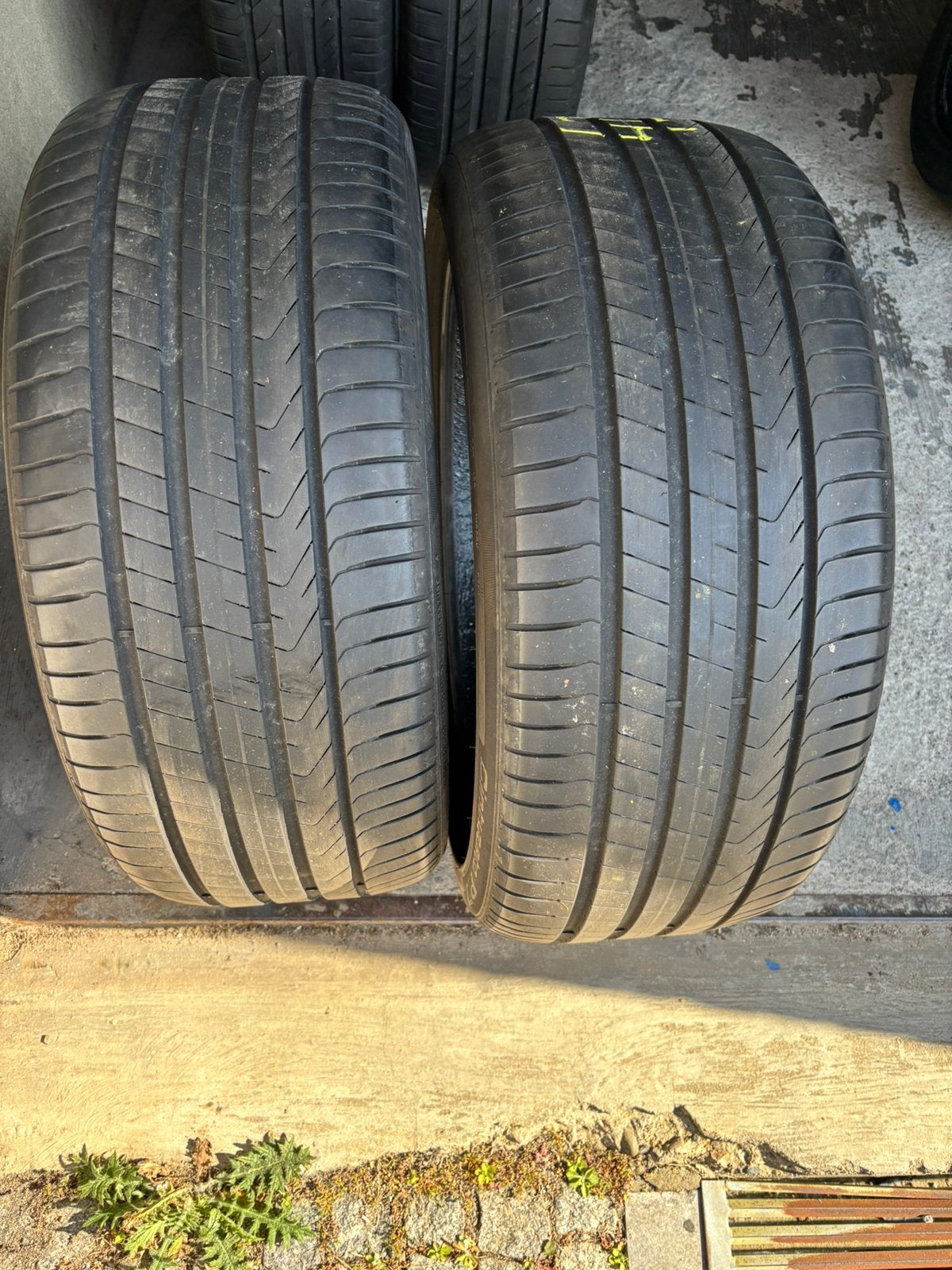 2st Pirelli 255-40-20, Gebruikt, 255 mm, Ophalen of Verzenden, Band(en)