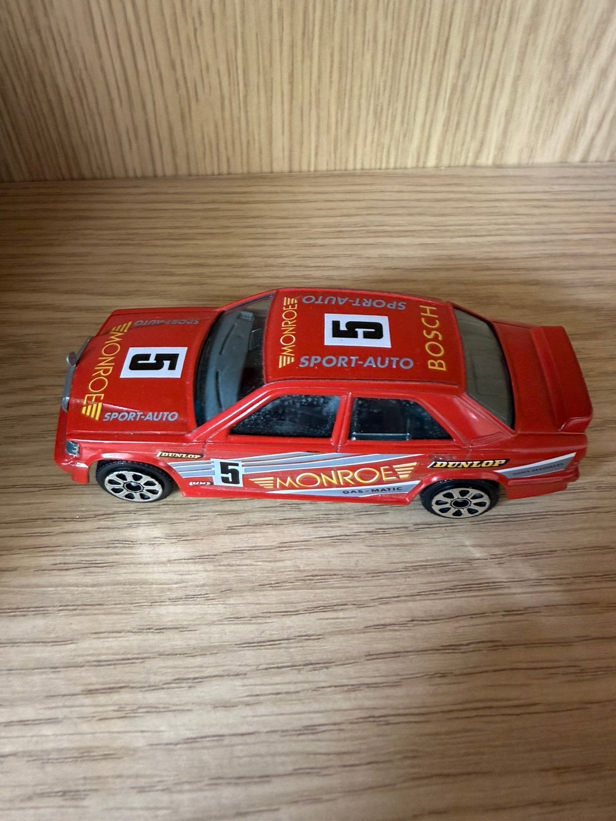 Bburago Mercedes 190 E 1:43 rood raceauto, Ophalen of Verzenden, Zo goed als nieuw, Auto