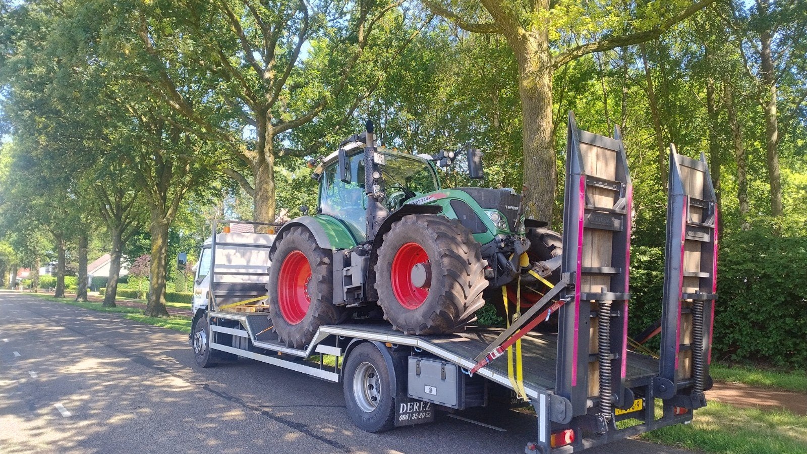 Trekker transport landbouwmachines vervoer tractoren shovel, Met chauffeur, Verhuiswagen of Bestelauto