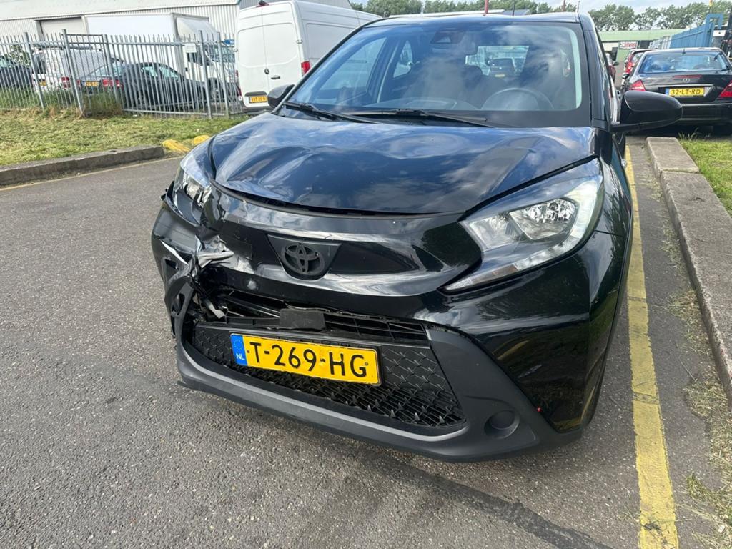 Toyota Aygo X, 2023, RIJDBAAR! camera, cruise controle, Ophalen, Zwart, Handgeschakeld, Toyota