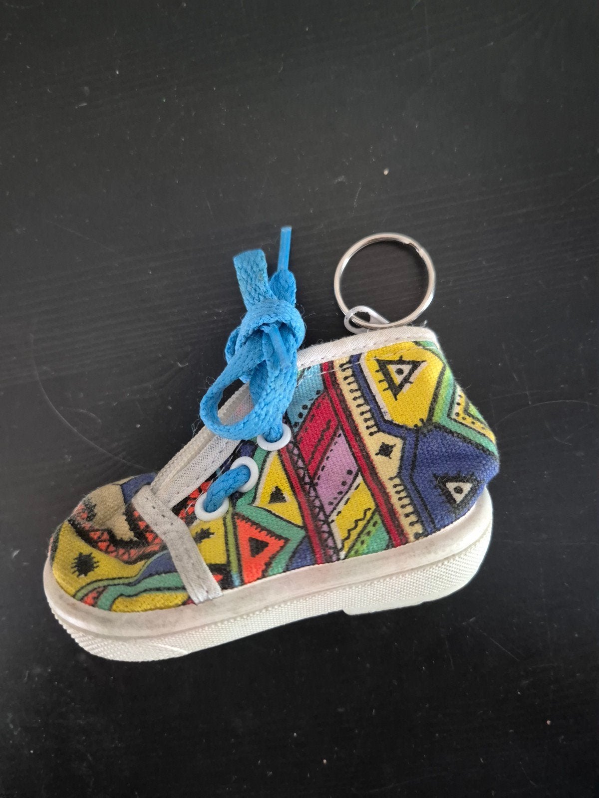 Sleutelhanger mini sneaker met rits - kleurrijk design, Ophalen of Verzenden, Gebruikt, Overige typen