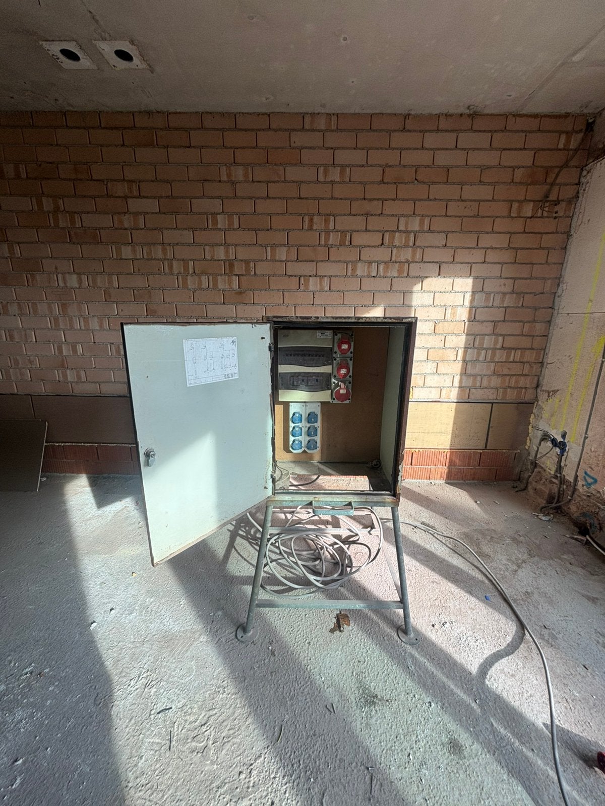 Bouw meterkast, Ophalen