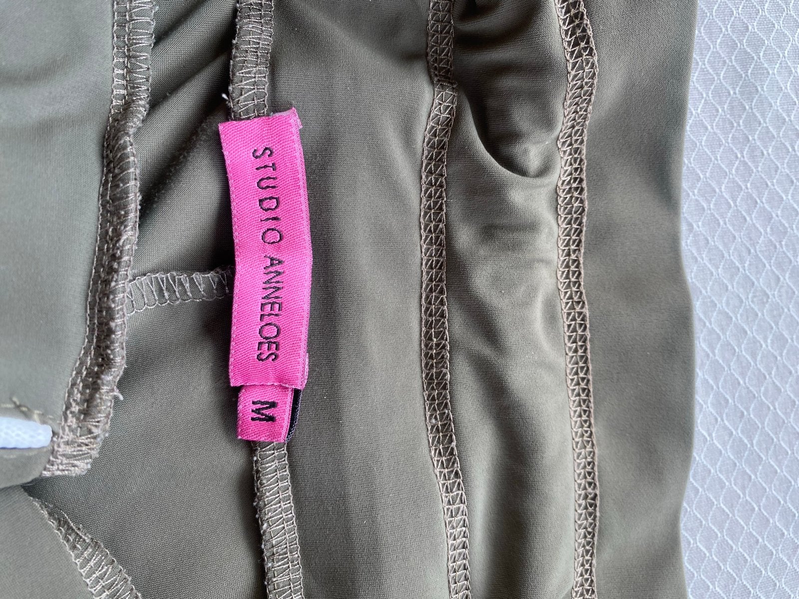 Studio Anneloes Franka broek M, zo goed als nieuw!, Kleding | Dames, Broeken en Pantalons, Zo goed als nieuw, Lang, Groen, Ophalen