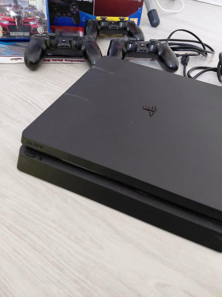 Ps4 met stuur en pendalen, Ophalen of Verzenden, Zo goed als nieuw, Met 2 controllers, Original