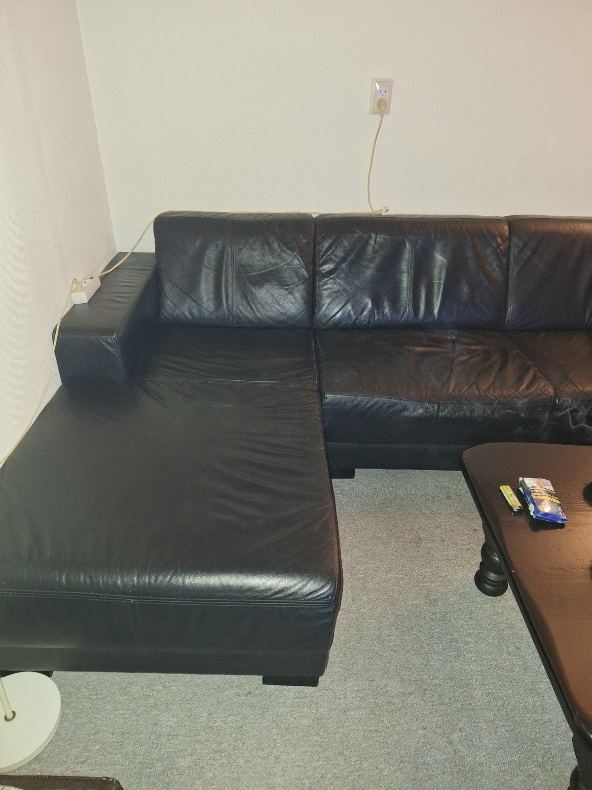 Zwarte leren hoekbank - Comfortabel en stijlvol, Huis en Inrichting, Ophalen, 250 tot 300 cm, Gebruikt, Hoekbank