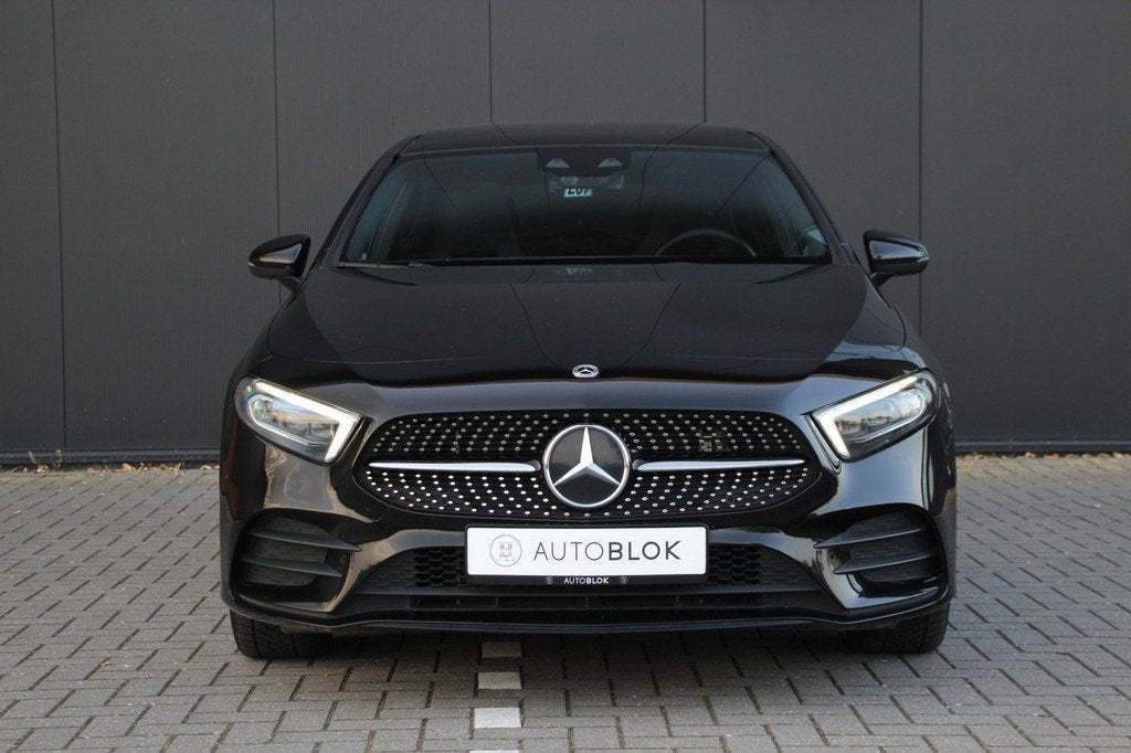 Mercedes-Benz A-klasse 250 e AMG | Panoramadak | Stoelverwar, Auto's, Mercedes-Benz, Gebruikt, Zwart, 4 cilinders, 15 kWh
