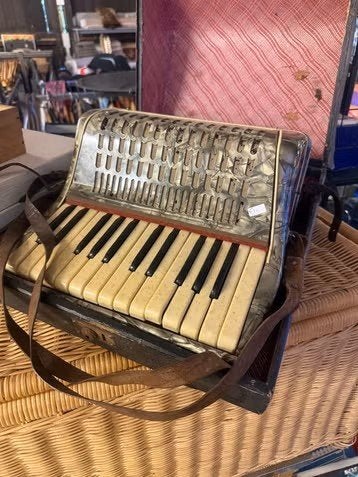 Oude vintage accordeon, Muziek en Instrumenten, Overige merken, Gebruikt, Met riemen, 32-bas