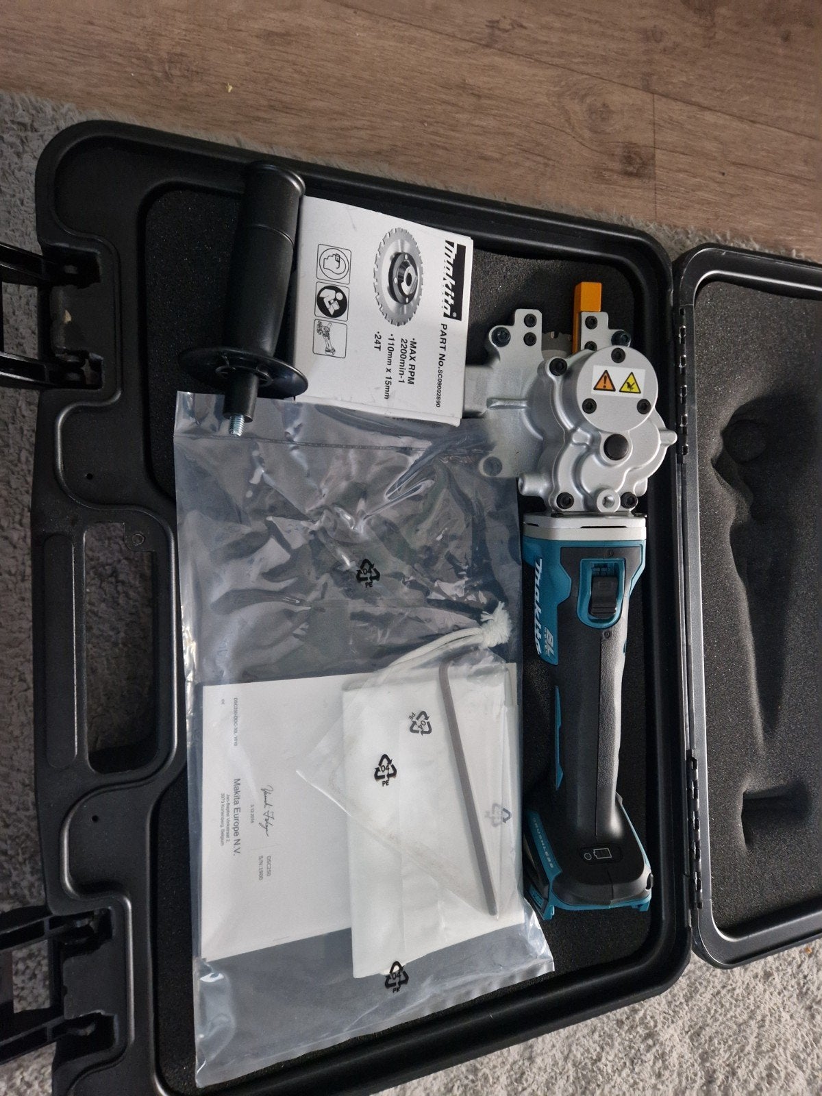 Makita DSC250ZK nieuw, Ophalen, Nieuw, Minder dan 700 watt, Haakse handslijpmachine