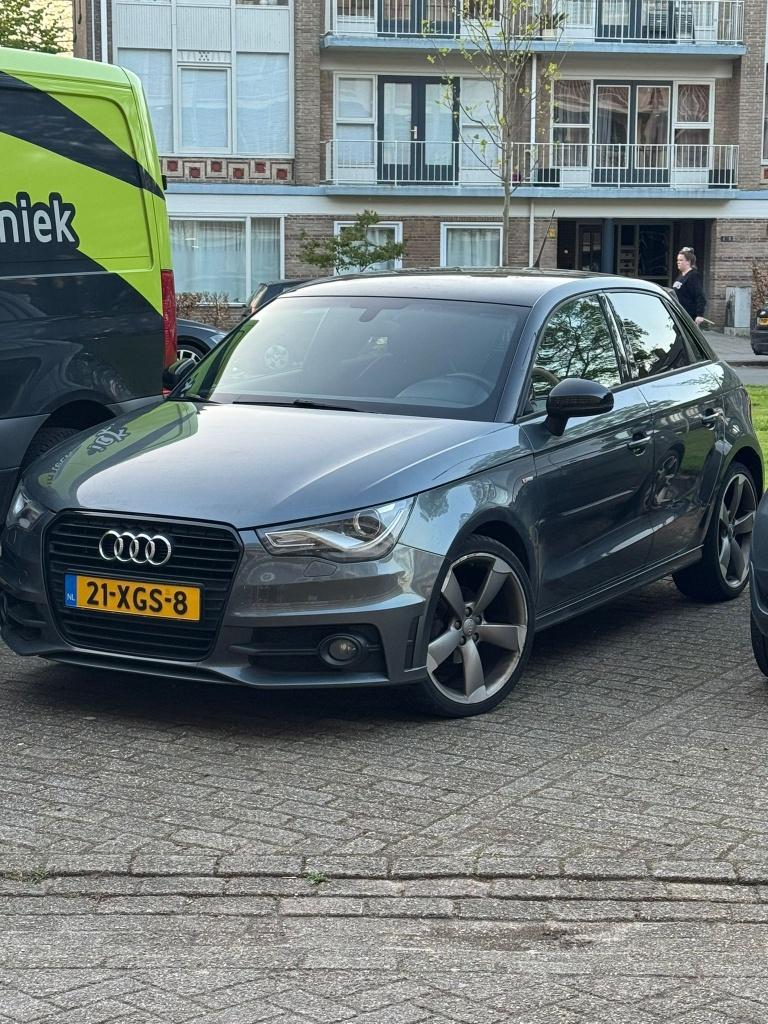Audi A1 1.2 Tfsi 63KW SB 2012 Grijs, Auto's, Voorwielaandrijving, A1, 4 cilinders, 49 €/maand